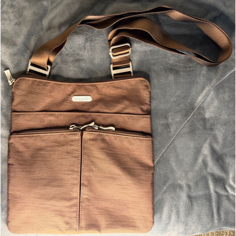 Baggallini Horizon Dual Zipper Crossbody in Mocha